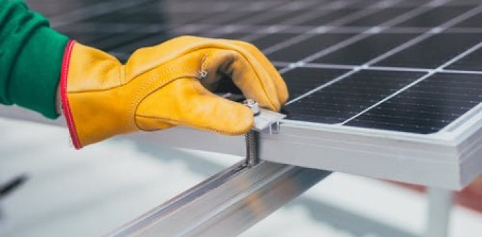 Verhuurder legt zonnepanelen op je bedrijfspand, mag dat zomaar?